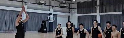 开云-杨瀚森回国就开练，自评NBA菜鸟赛季：给打四五十分