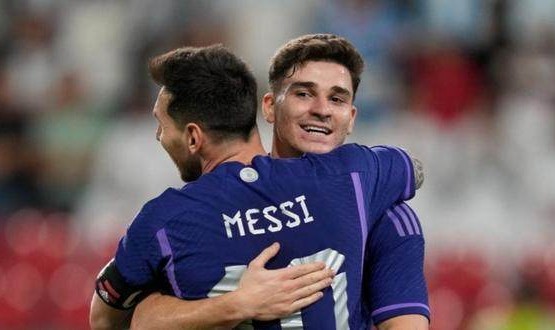 开云官网-梁熙明：斯卡洛尼推翻原计划，锋线重置劳塔罗失宠