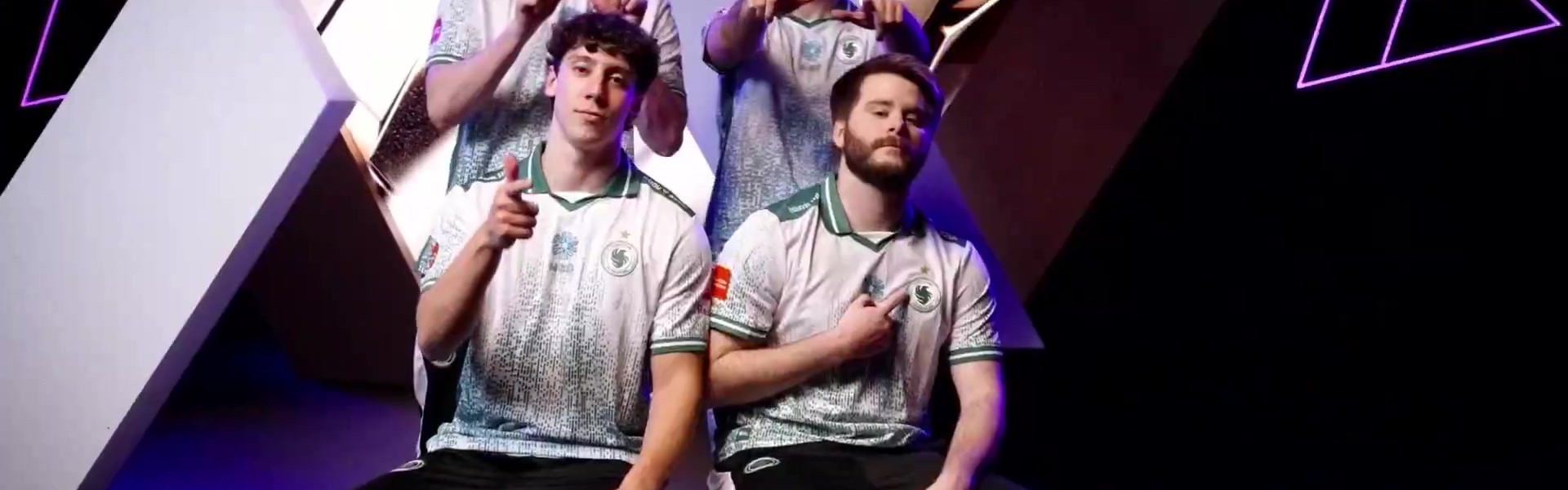 开云官网-C罗出席电竞世界杯闭幕式，作为赛事全球大使向夺冠战队颁奖