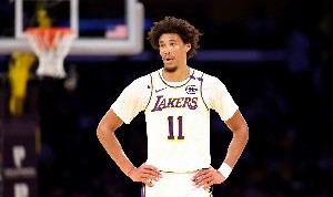 开云APP-美记：湖人今年休赛期的优先事项之一是留下中锋海斯